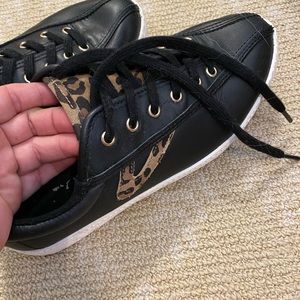 Black leather and leopard Tretorns